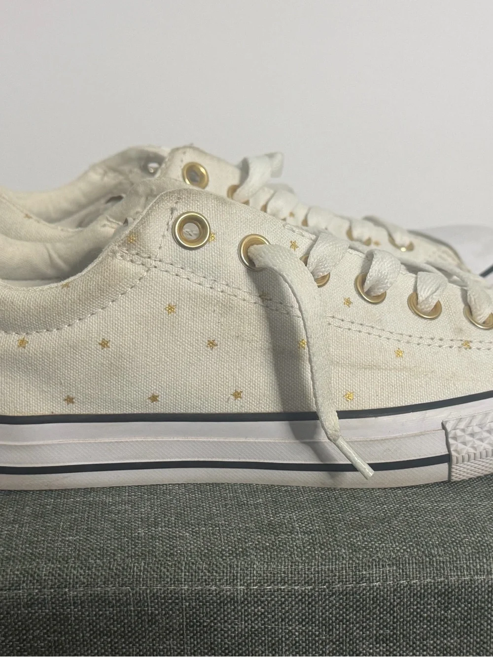 Converse Chuck Taylor All Star Low Top White Gold Stars Youth Kids Size 5 Junior
